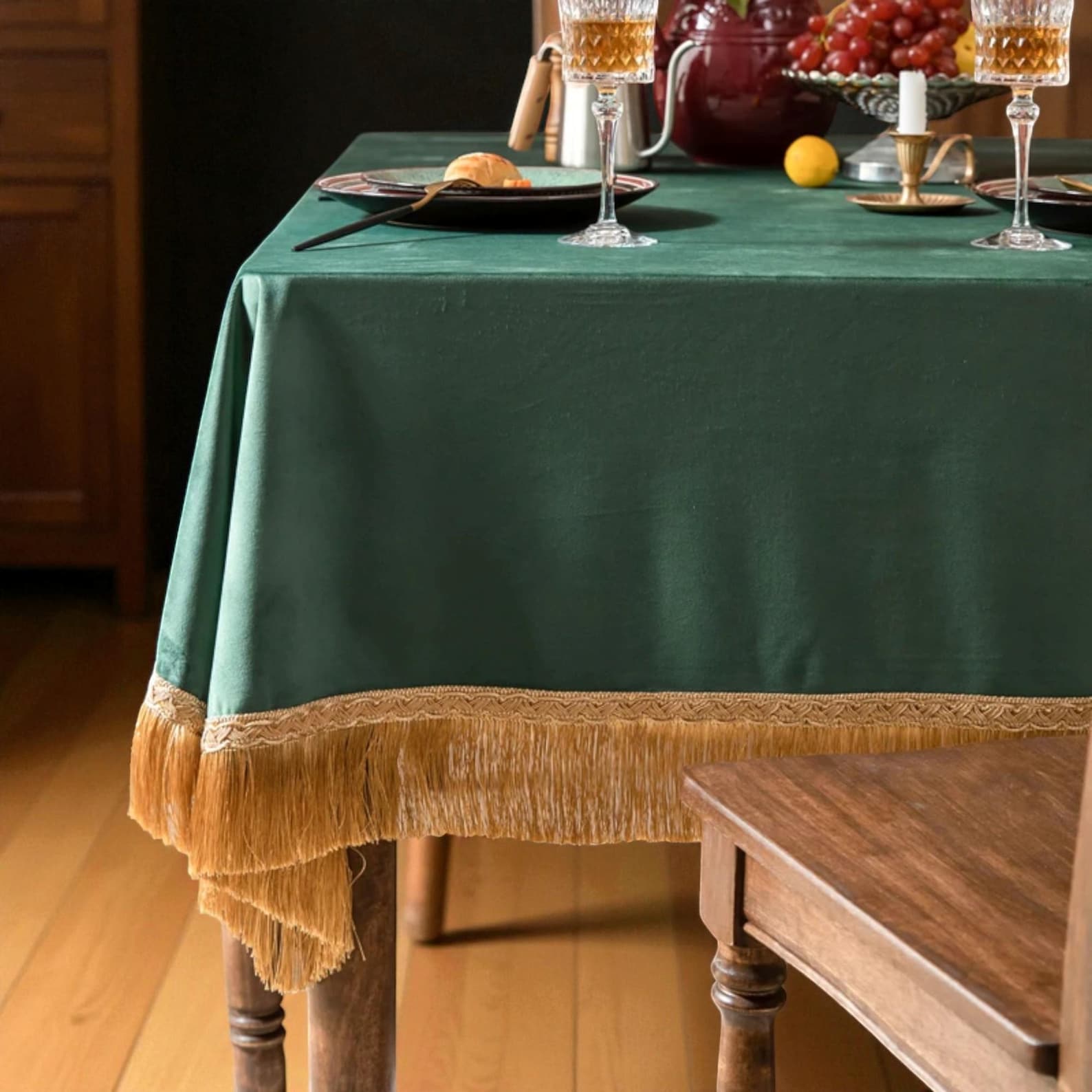 Classic Solid Tablecloth (Forest Green with Fringe)