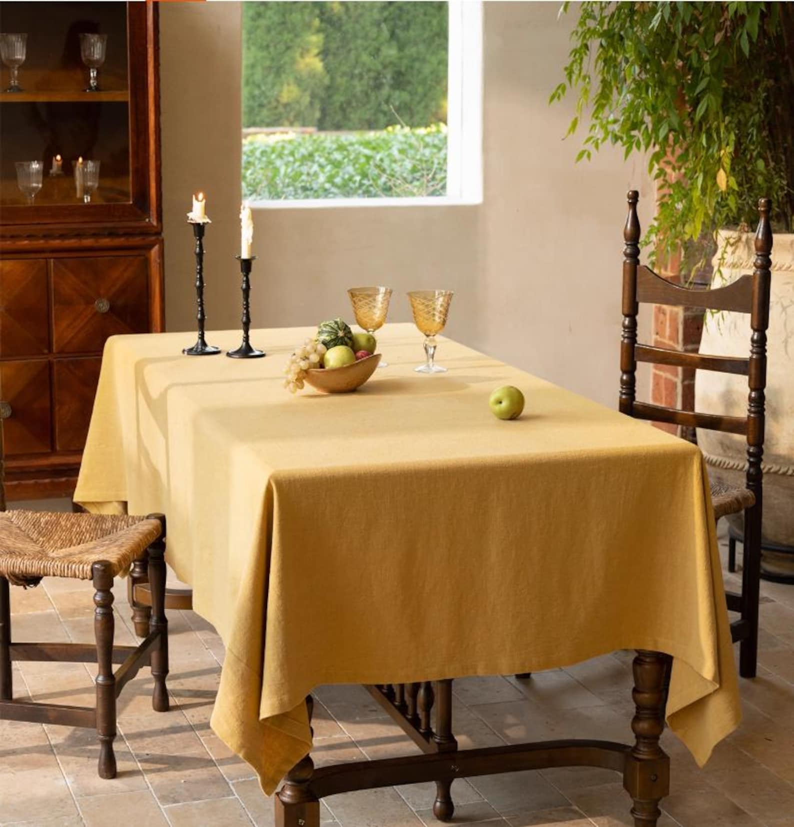 Minimal Luxe Tablecloth (Golden Beige)