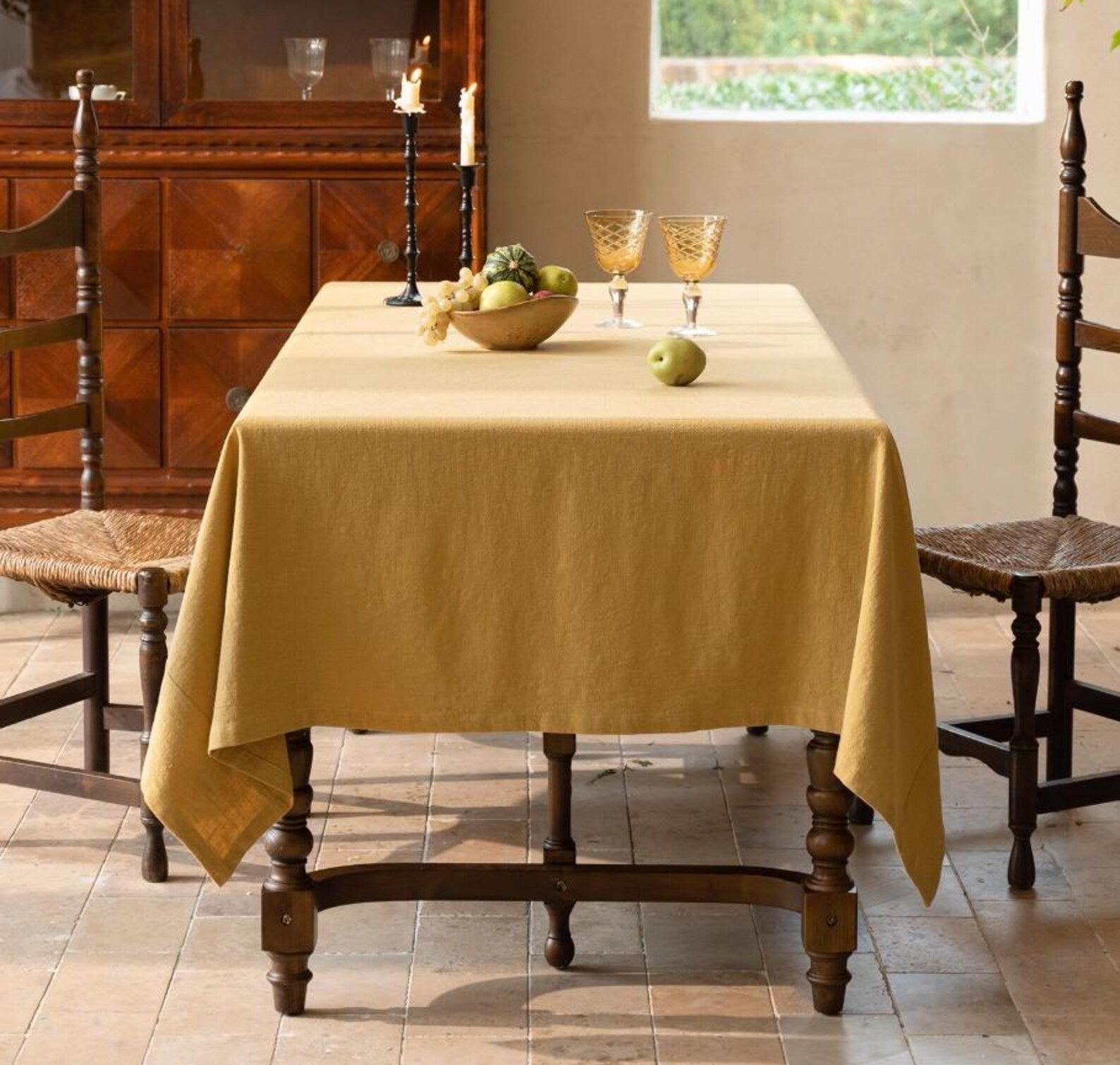 Minimal Luxe Tablecloth (Golden Beige)