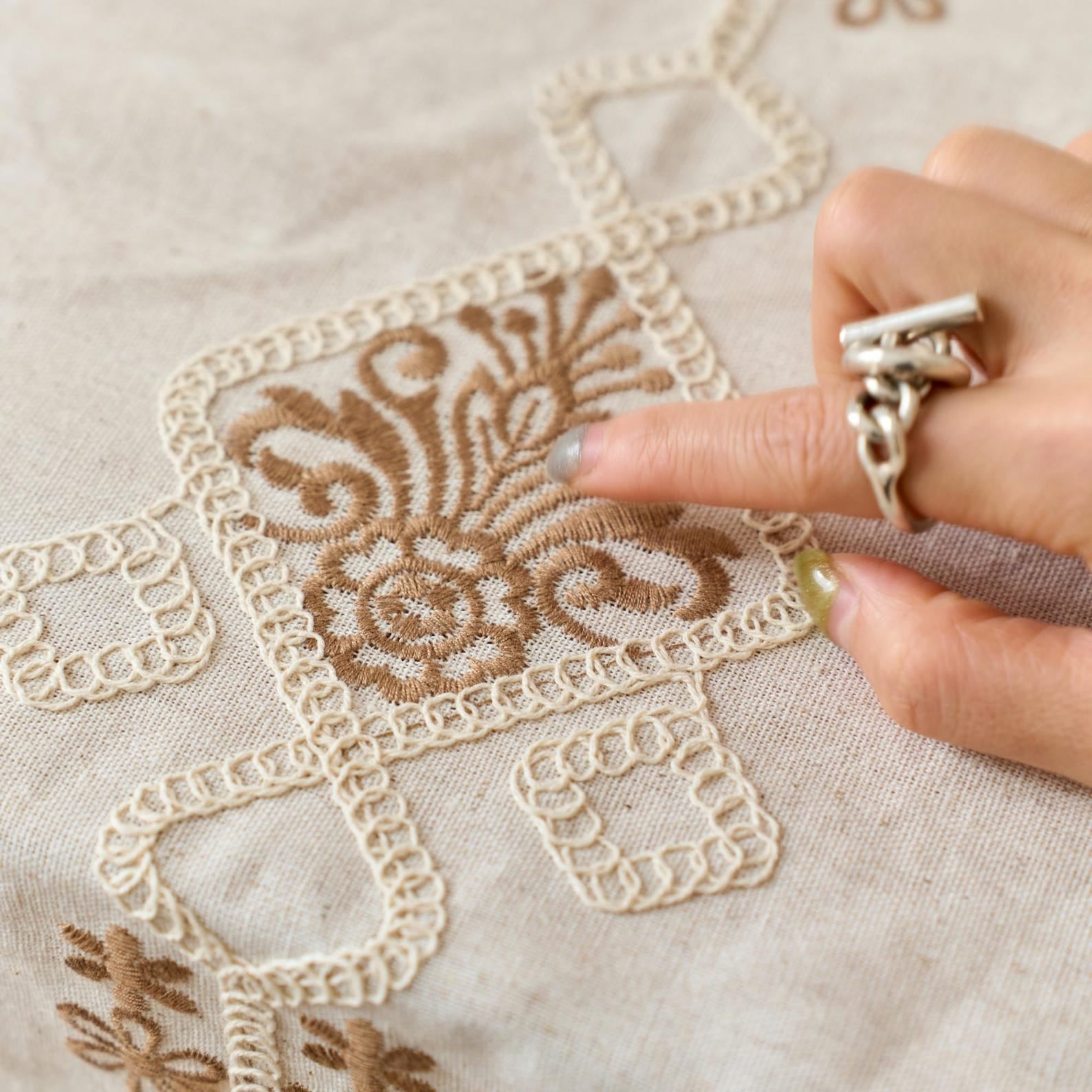Heritage Lace Embroidered Tablecloth (Ivory & Gold)